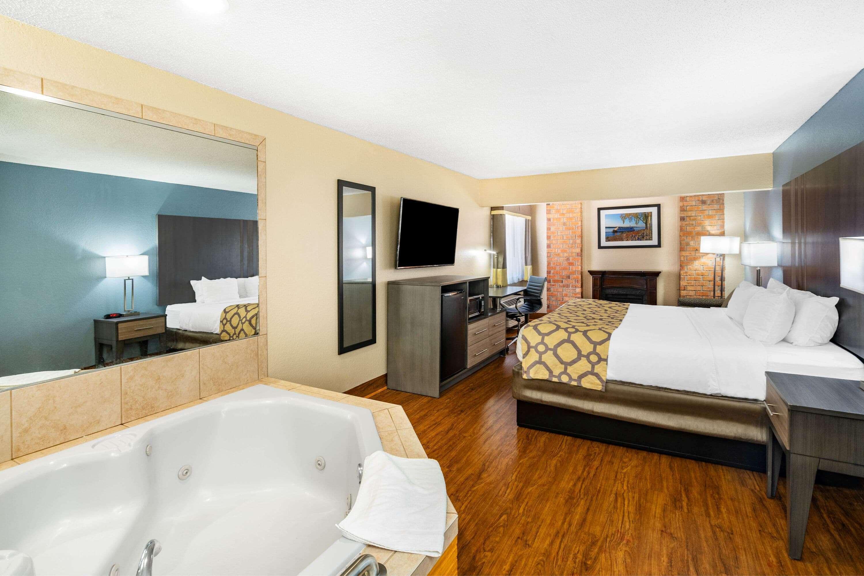 Baymont By Wyndham Tupelo Motel Exterior photo